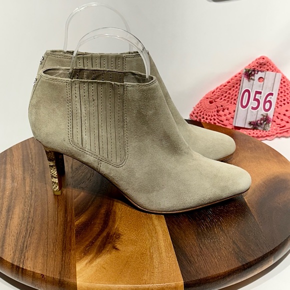 Coach Dovelyn Suede Snakeskin Heeled Ankle Booties Gray Size 8 - Picture 3 of 9